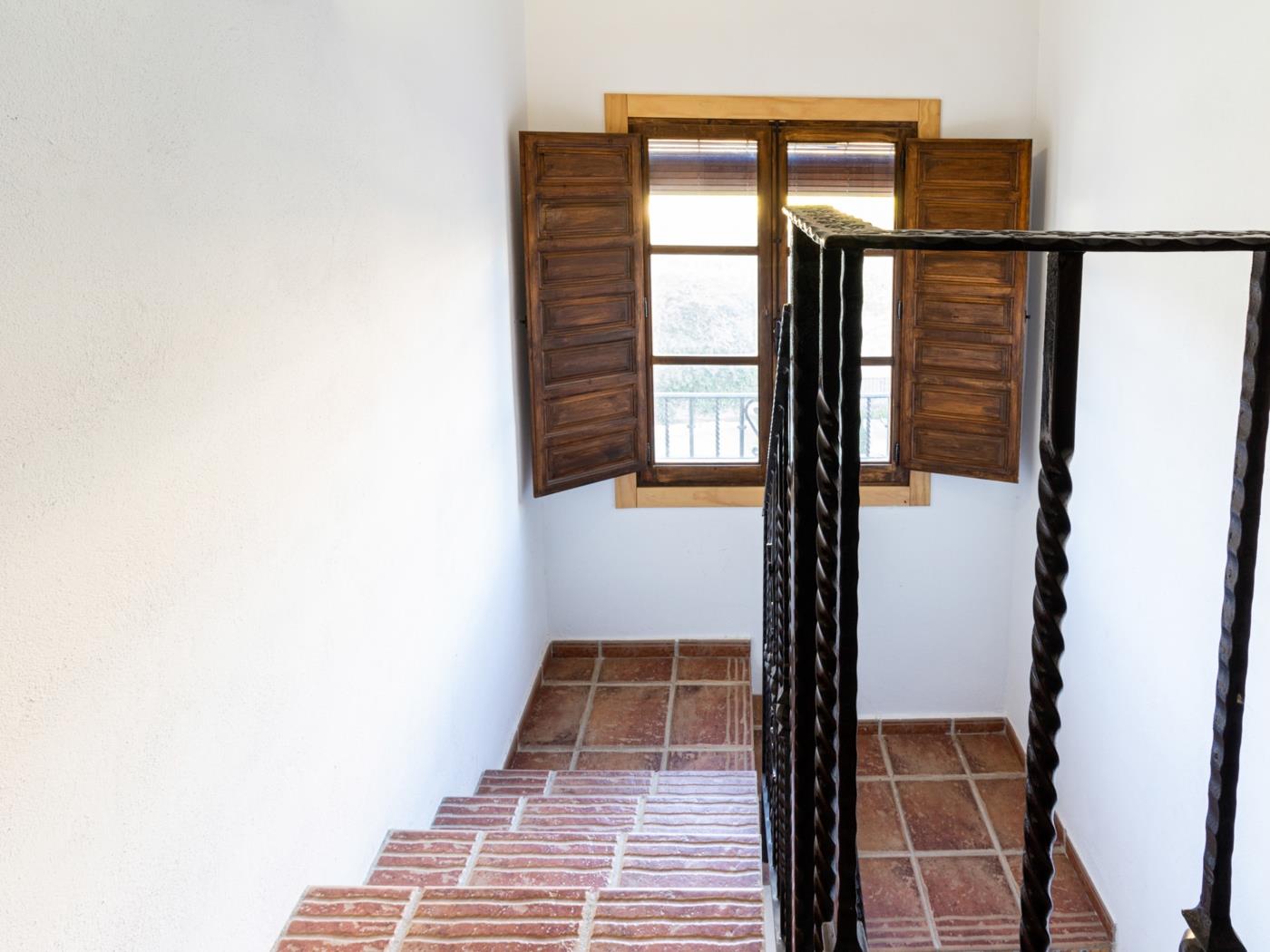 Complejo de 3 apartamentos con piscina, en Melegís