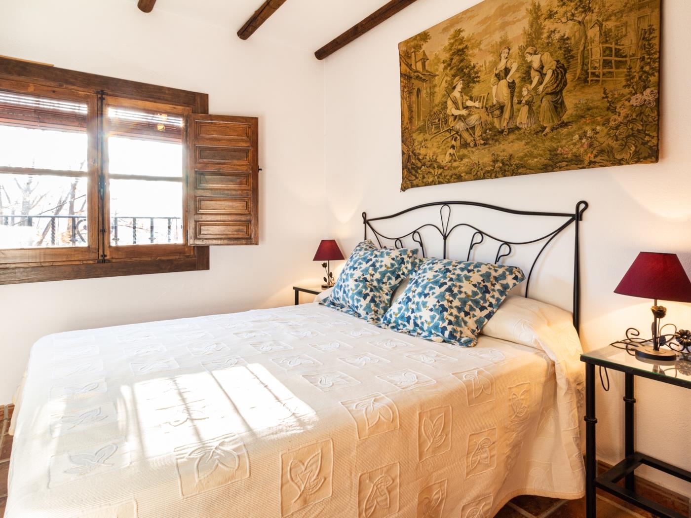 Complejo de 3 apartamentos con piscina, en Melegís