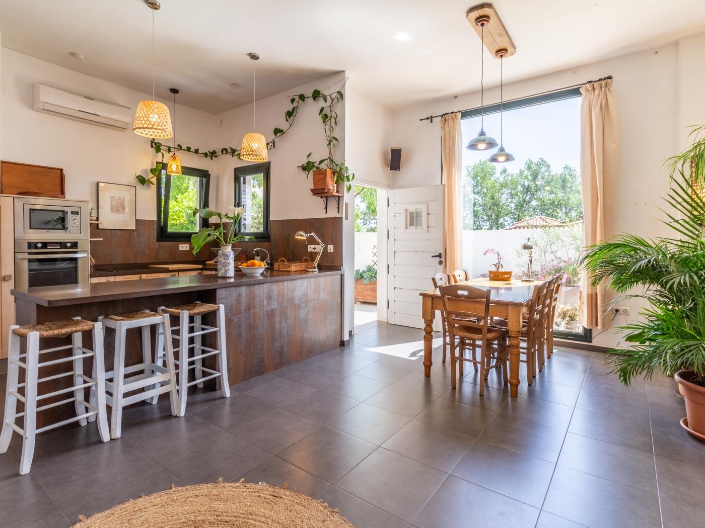 casa con piscina y sala de yoga privada en Nigüelas