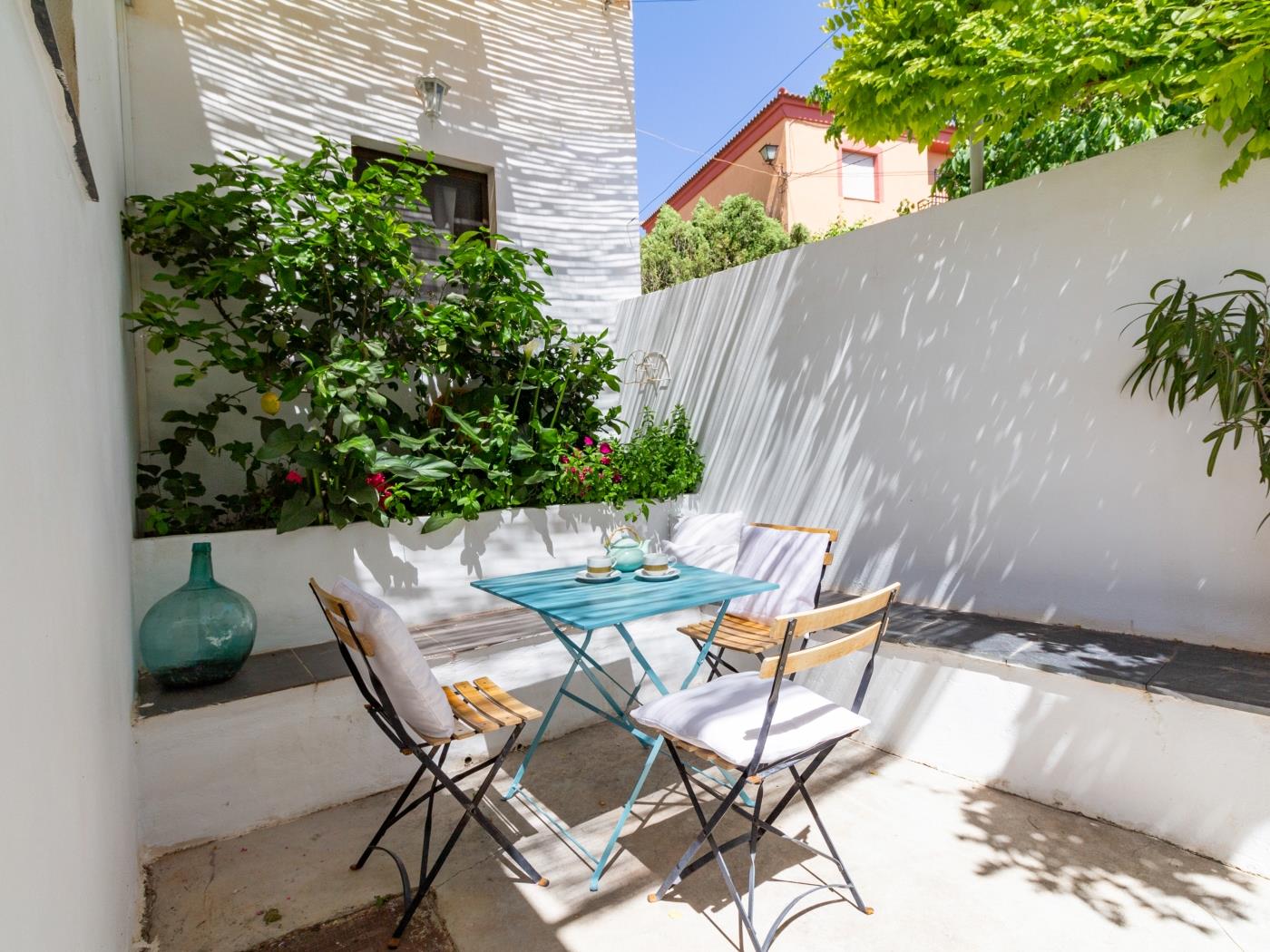casa con piscina y sala de yoga privada en Nigüelas