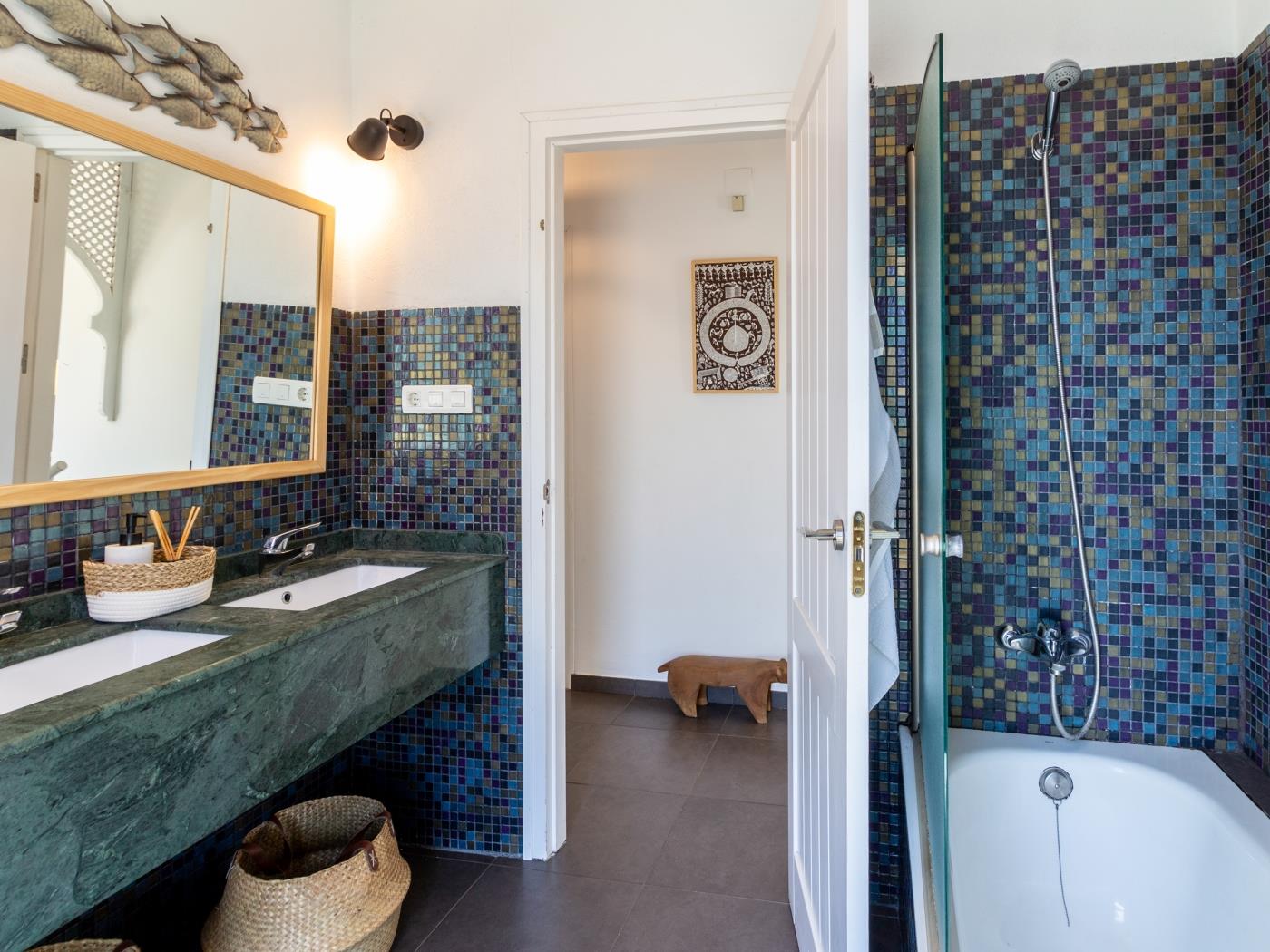 casa con piscina y sala de yoga privada en Nigüelas