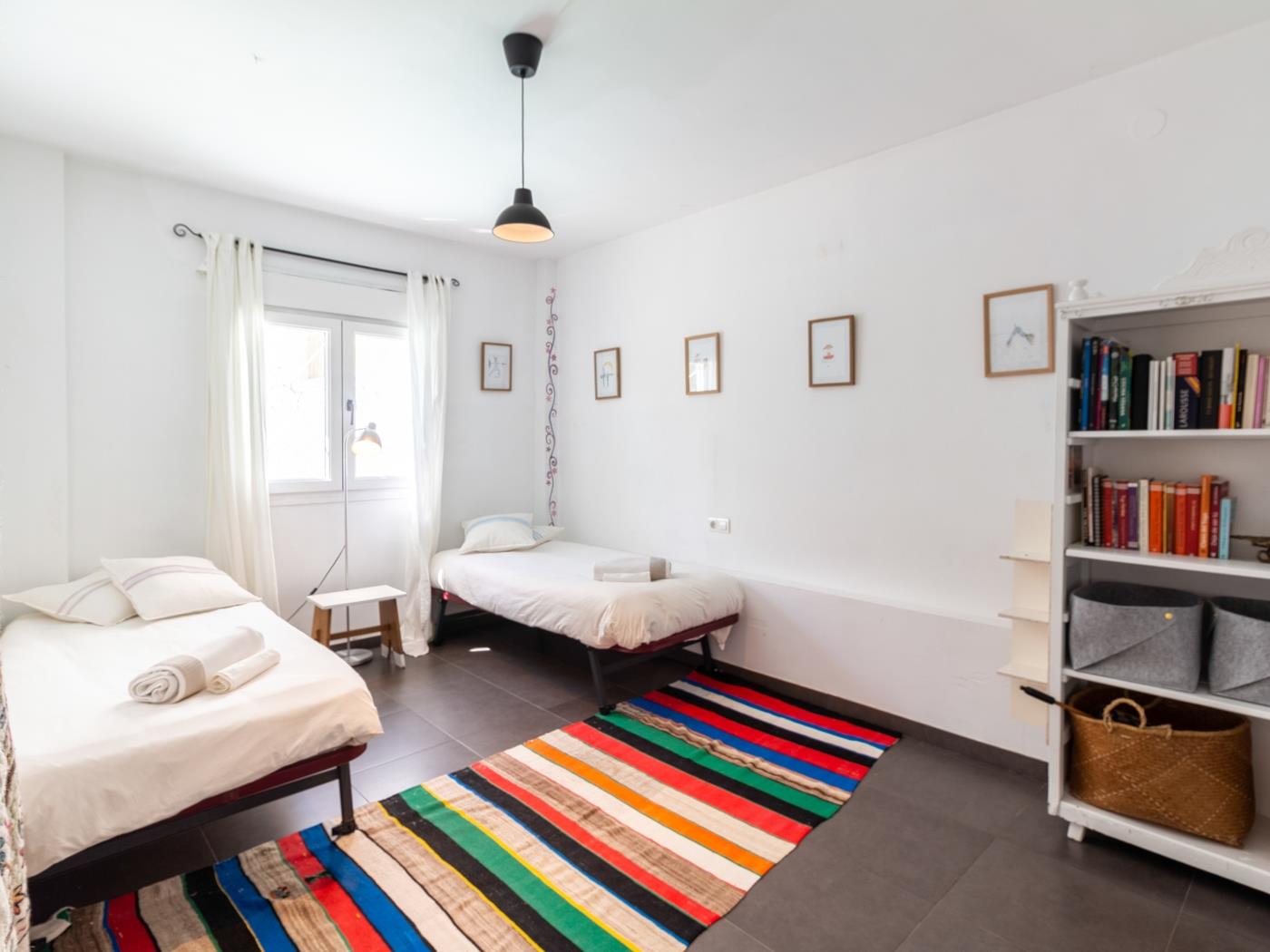 casa con piscina y sala de yoga privada en Nigüelas