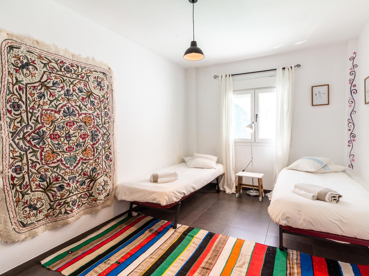 casa con piscina y sala de yoga privada en Nigüelas