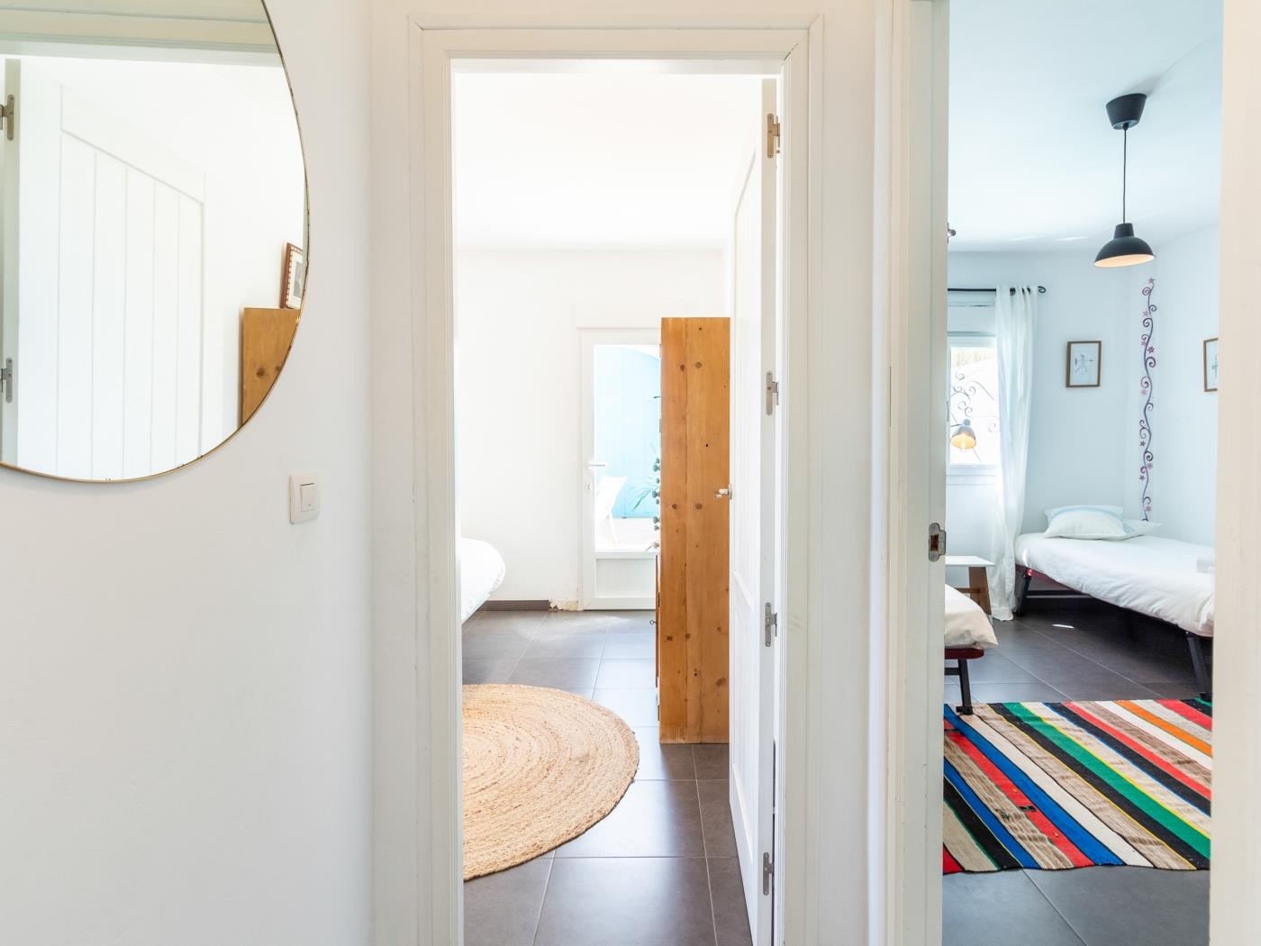 casa con piscina y sala de yoga privada en Nigüelas