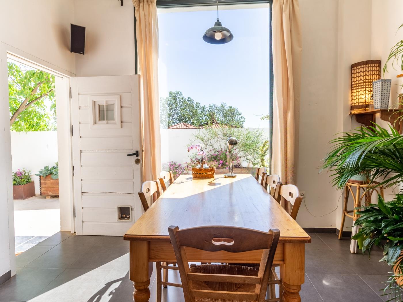 casa con piscina y sala de yoga privada en Nigüelas