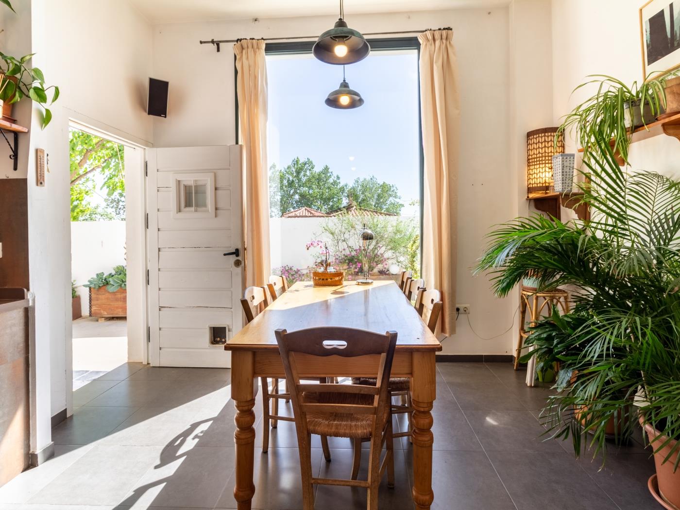 casa con piscina y sala de yoga privada en Nigüelas