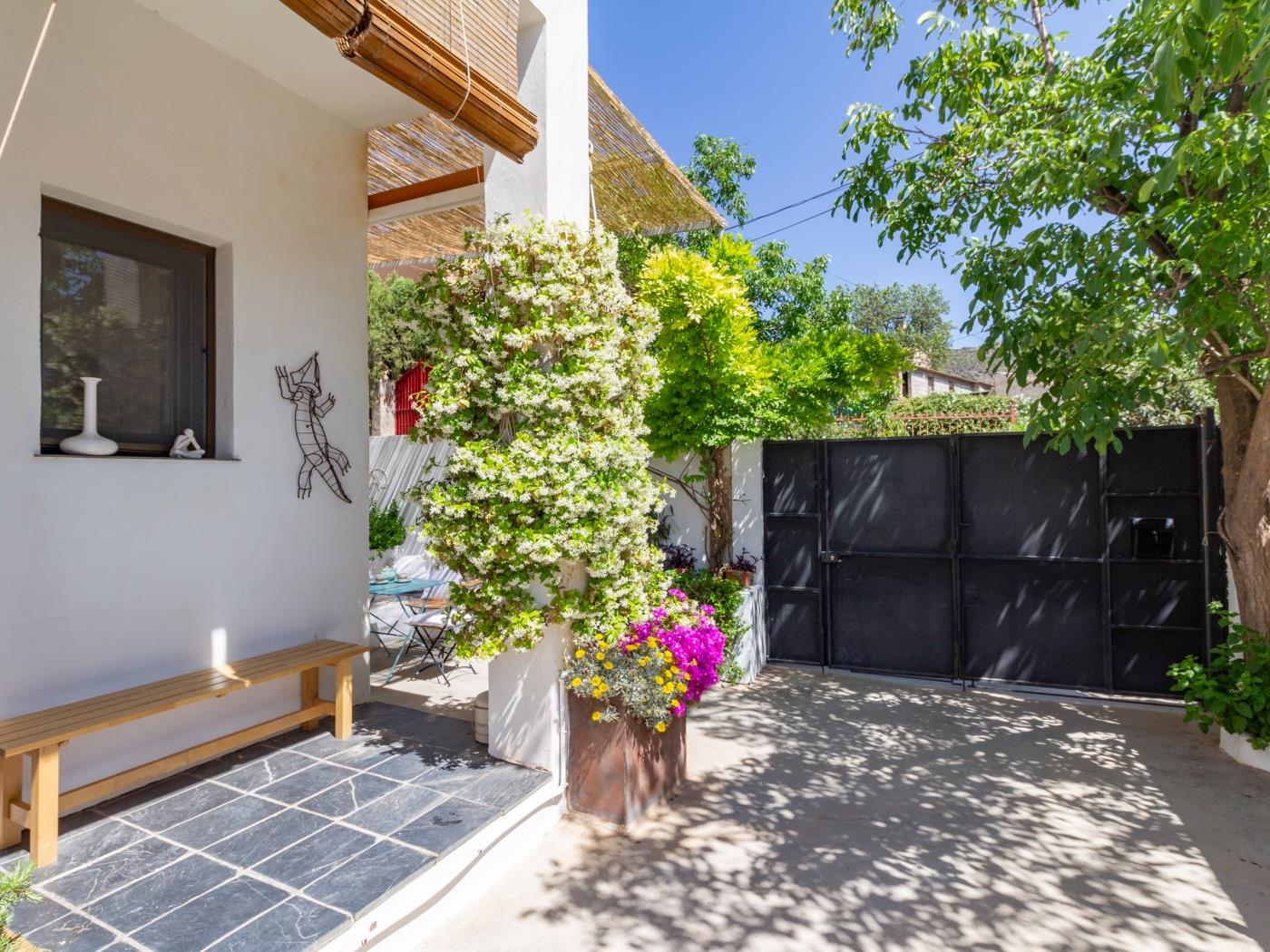 casa con piscina y sala de yoga privada en Nigüelas