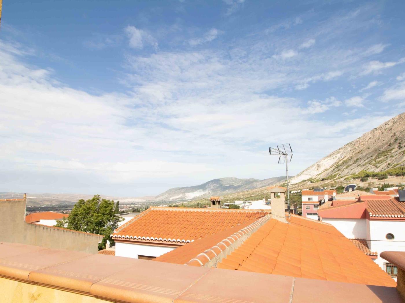 Maison avec trois pièces, cheminée et terrasse à Nigüelas