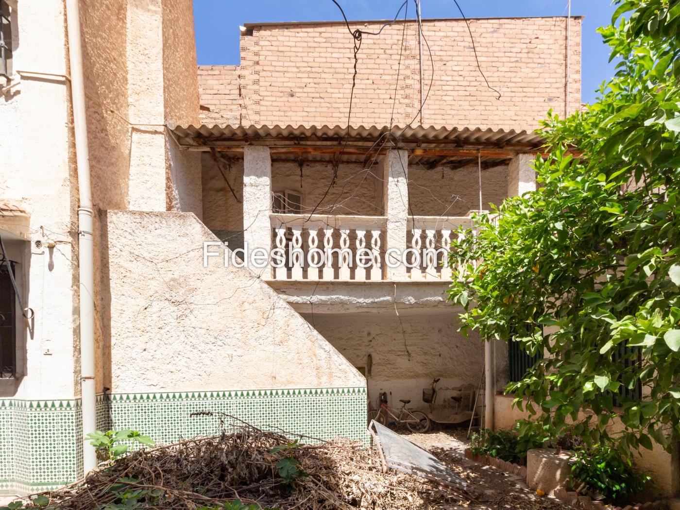 Groot dorpswoning met ruime tuin in Dúrcal. .en Dúrcal