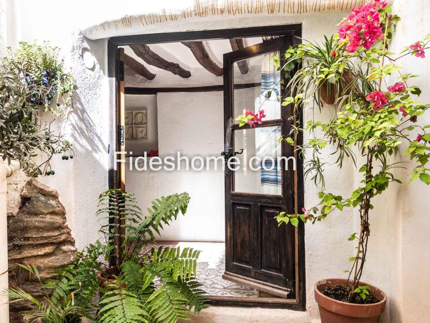 Superbe Maison de Charme avec Terrasse et Vue à Chite. à Chite