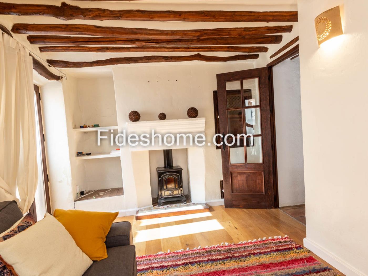 Superbe Maison de Charme avec Terrasse et Vue à Chite. à Chite