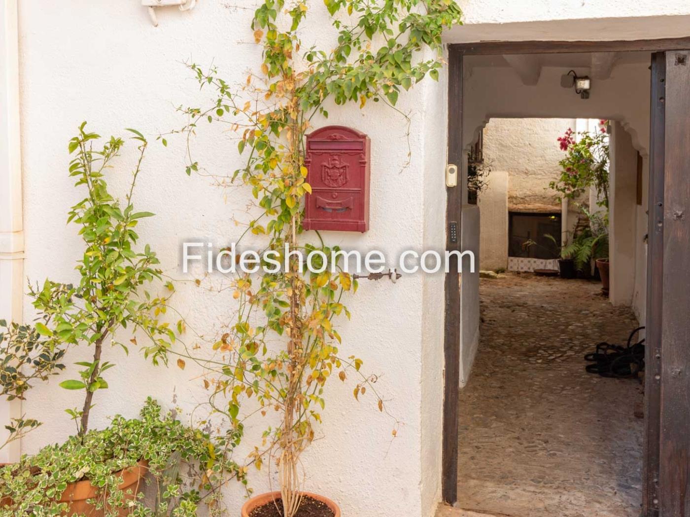 Superbe Maison de Charme avec Terrasse et Vue à Chite. à Chite