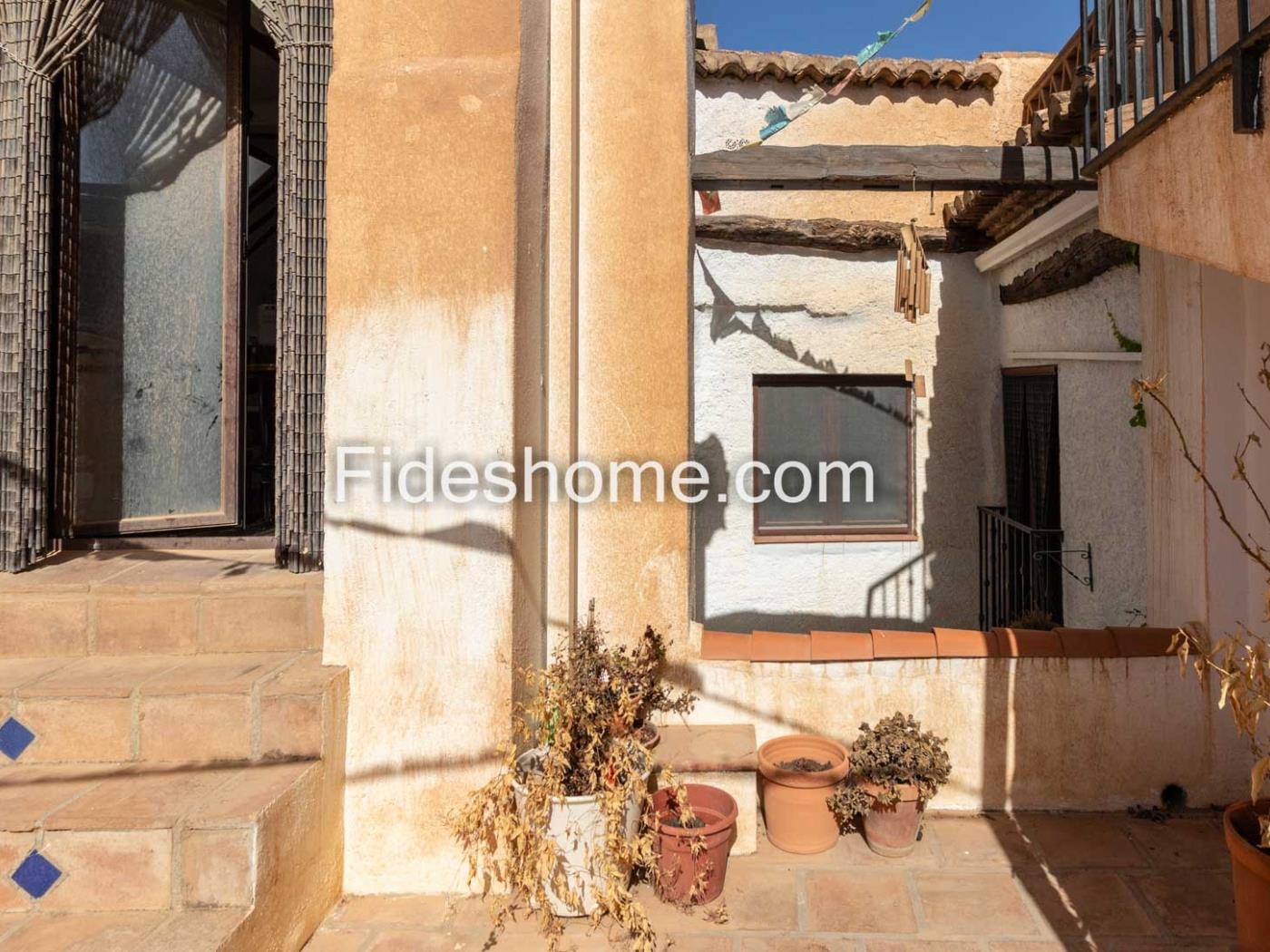 Superbe Maison de Charme avec Terrasse et Vue à Chite. à Chite