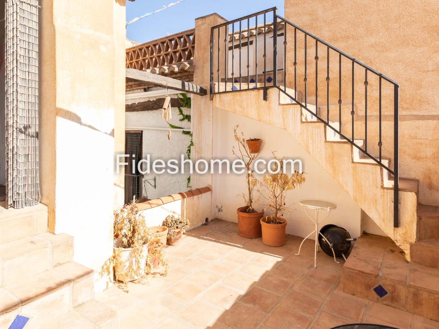 Superbe Maison de Charme avec Terrasse et Vue à Chite. à Chite