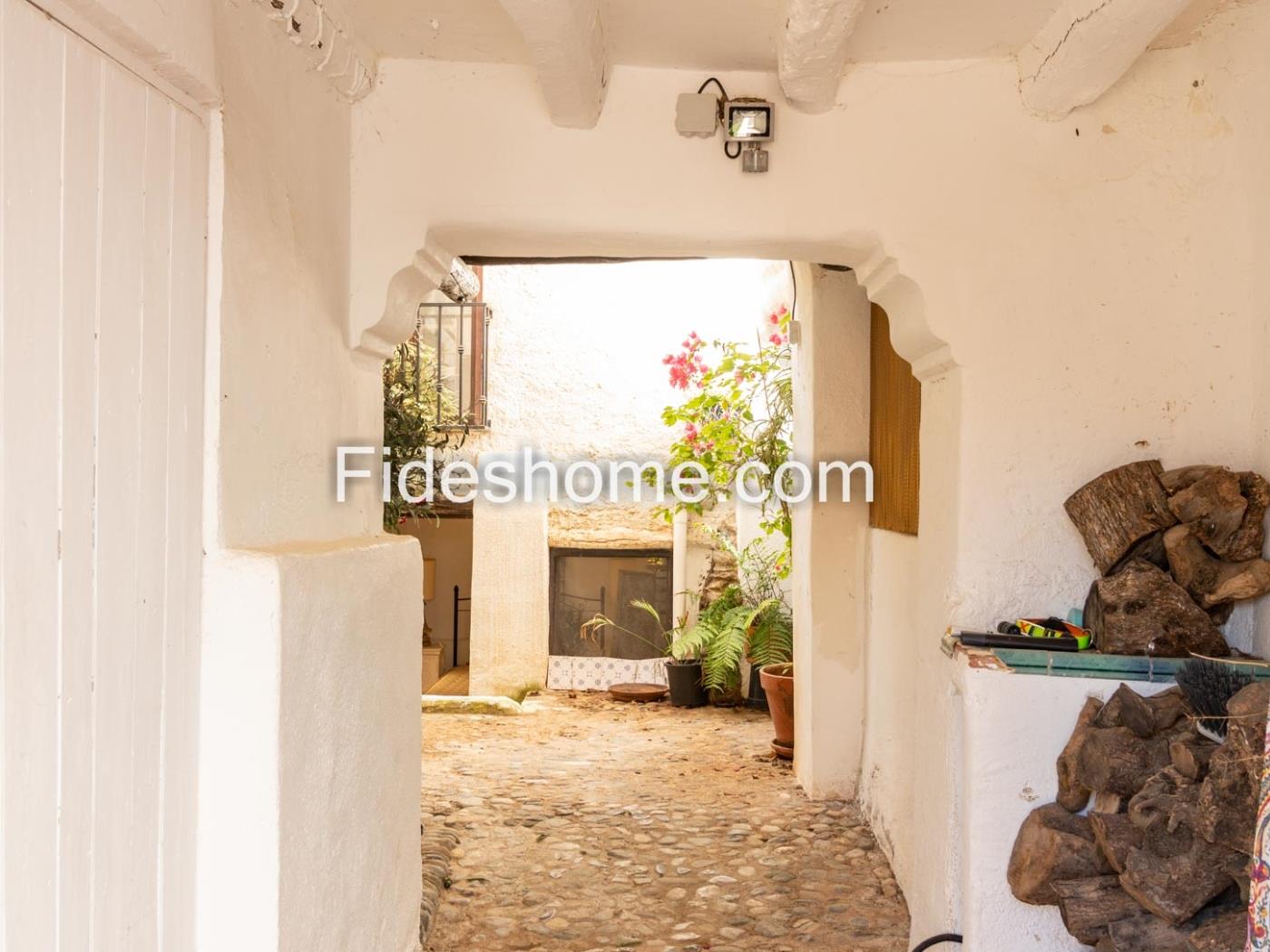 Superbe Maison de Charme avec Terrasse et Vue à Chite. à Chite