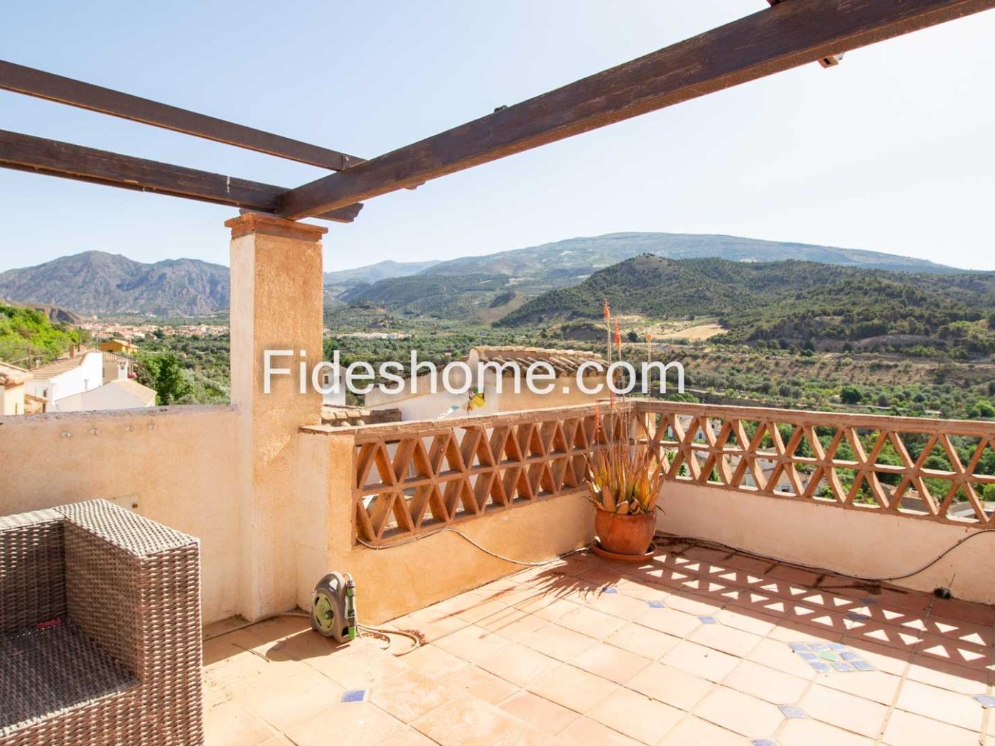 Superbe Maison de Charme avec Terrasse et Vue à Chite. à Chite