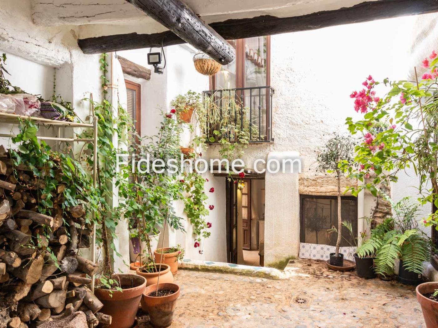 Superbe Maison de Charme avec Terrasse et Vue à Chite. à Chite