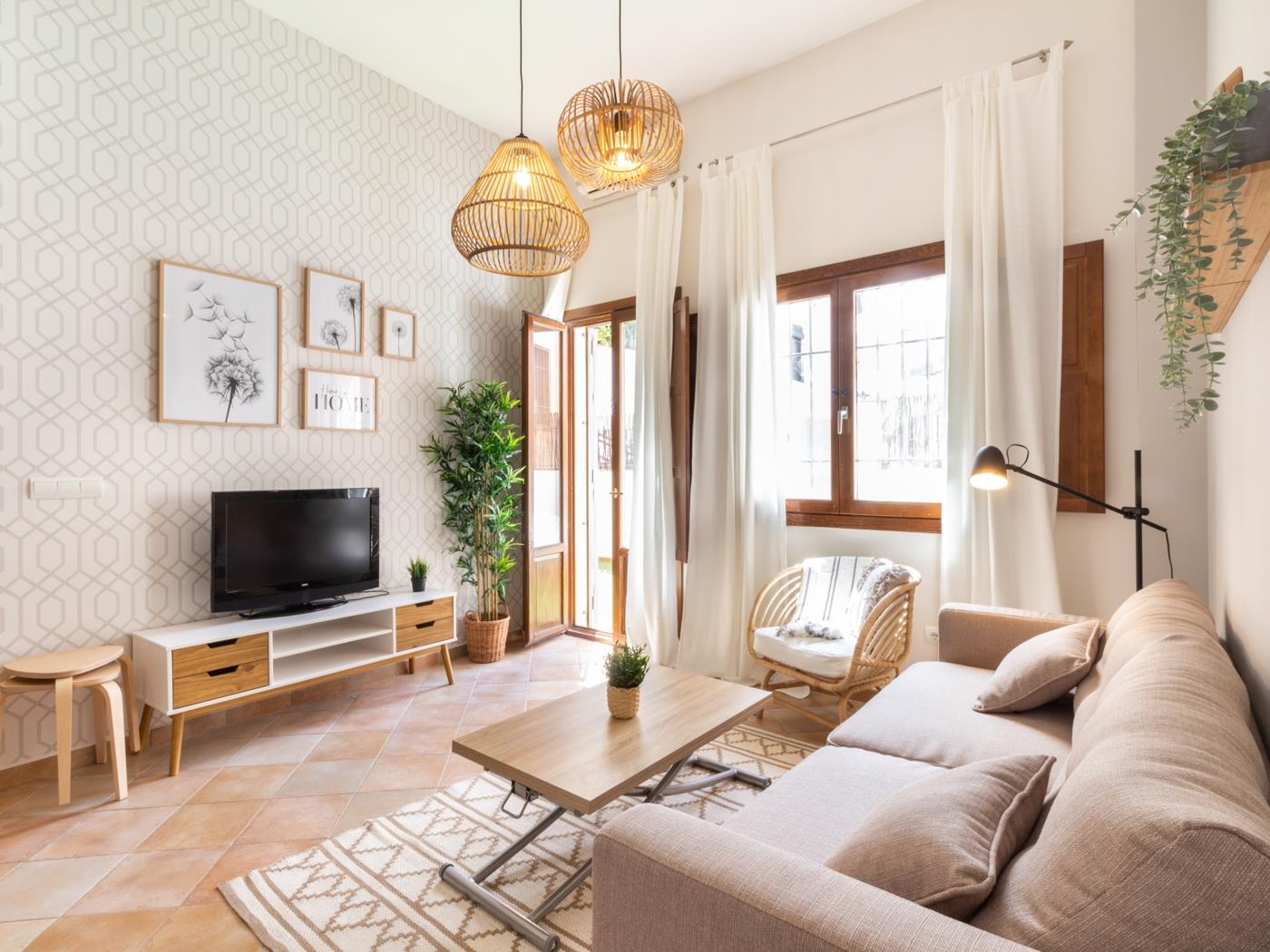 Apto Real Bajo Cartuja. Apartment mit privatem Patio und WLAN in Granada