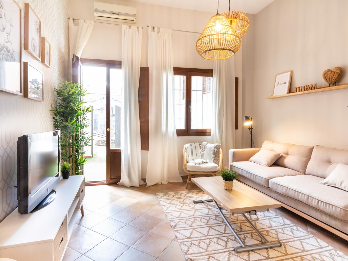 Apto Real Bajo Cartuja. Apartment mit privatem Patio und WLAN in Granada