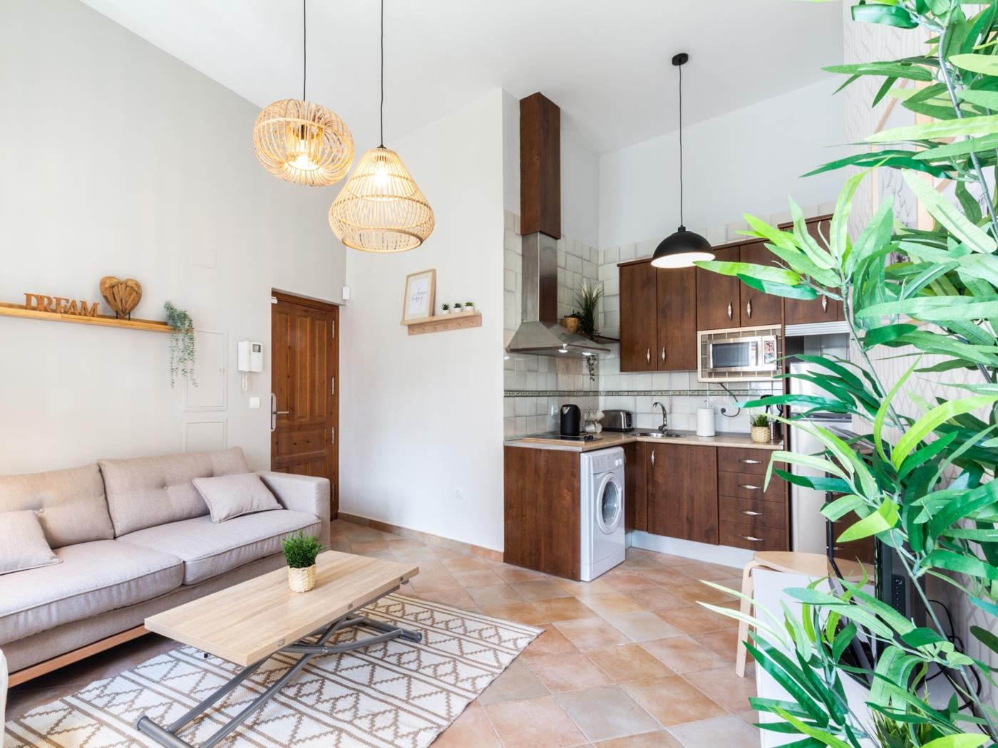 Apto Real Bajo Cartuja. Apartment mit privatem Patio und WLAN in Granada