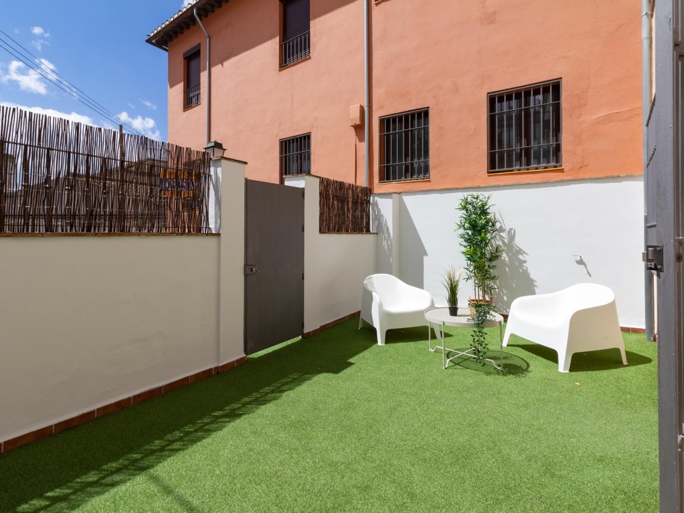 Apto Real Bajo Cartuja. Apartment mit privatem Patio und WLAN in Granada
