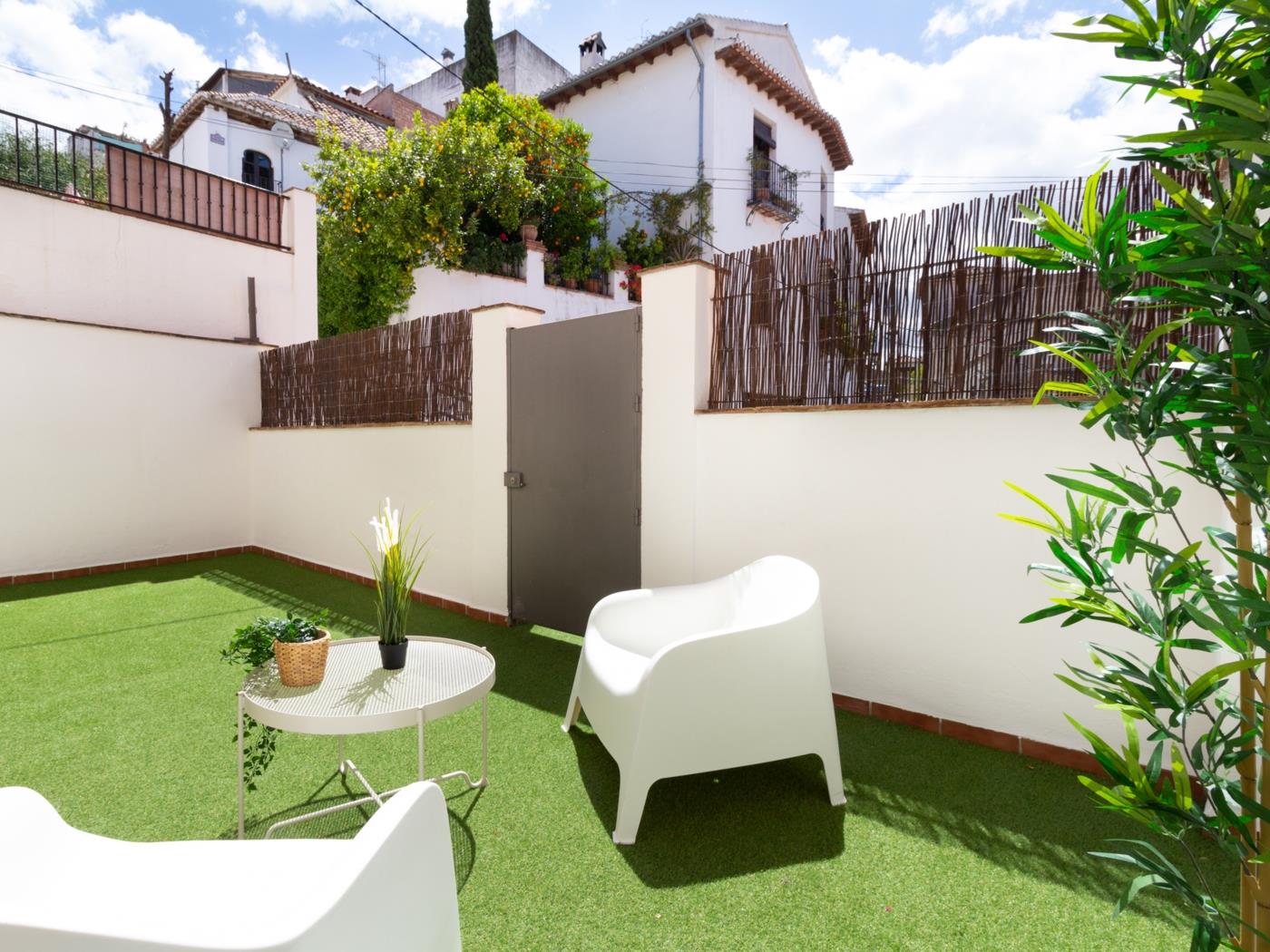 Apto Real Bajo Cartuja. Apartment mit privatem Patio und WLAN in Granada