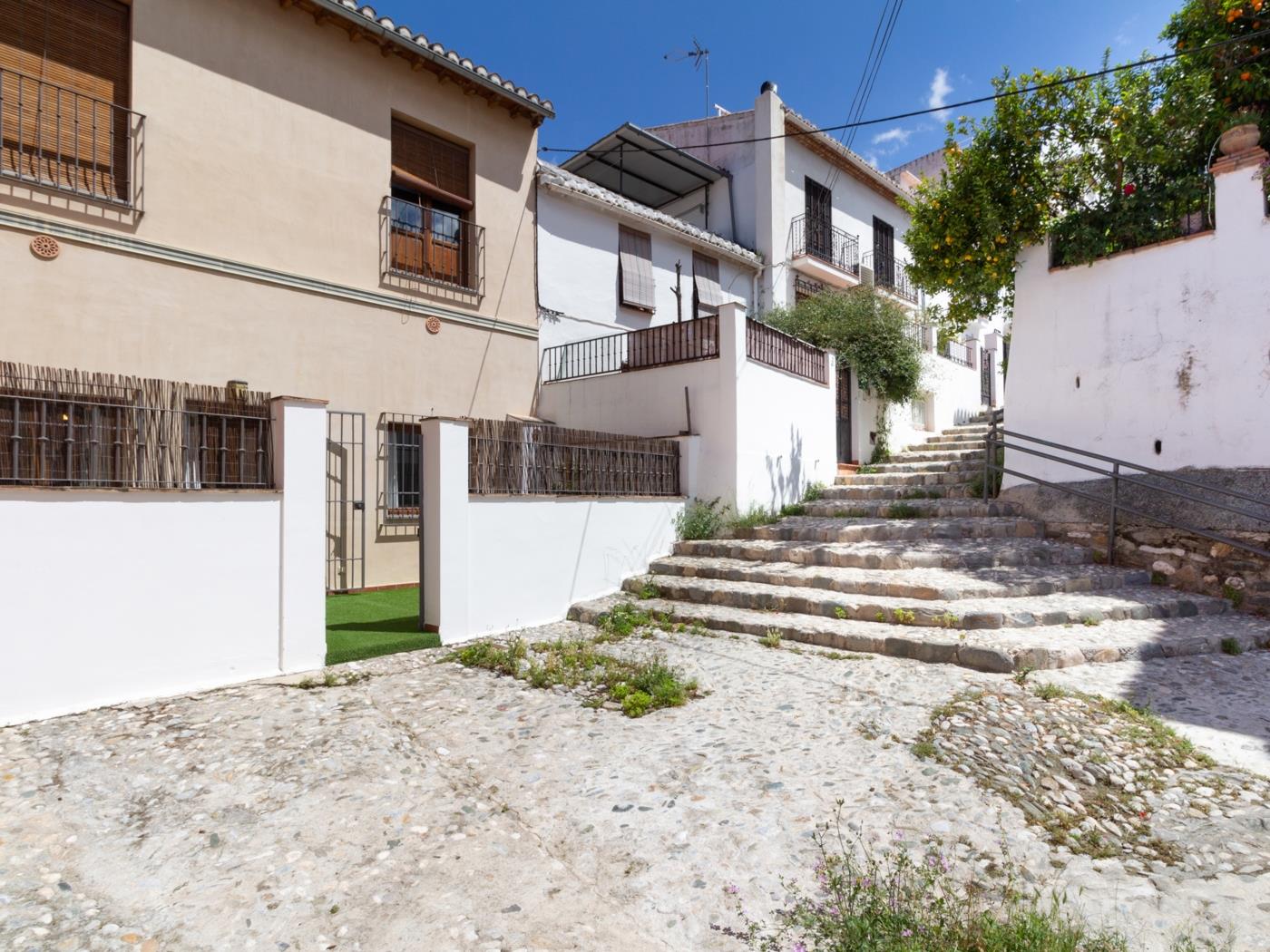 Apto Real Bajo Cartuja. Apartment mit privatem Patio und WLAN in Granada