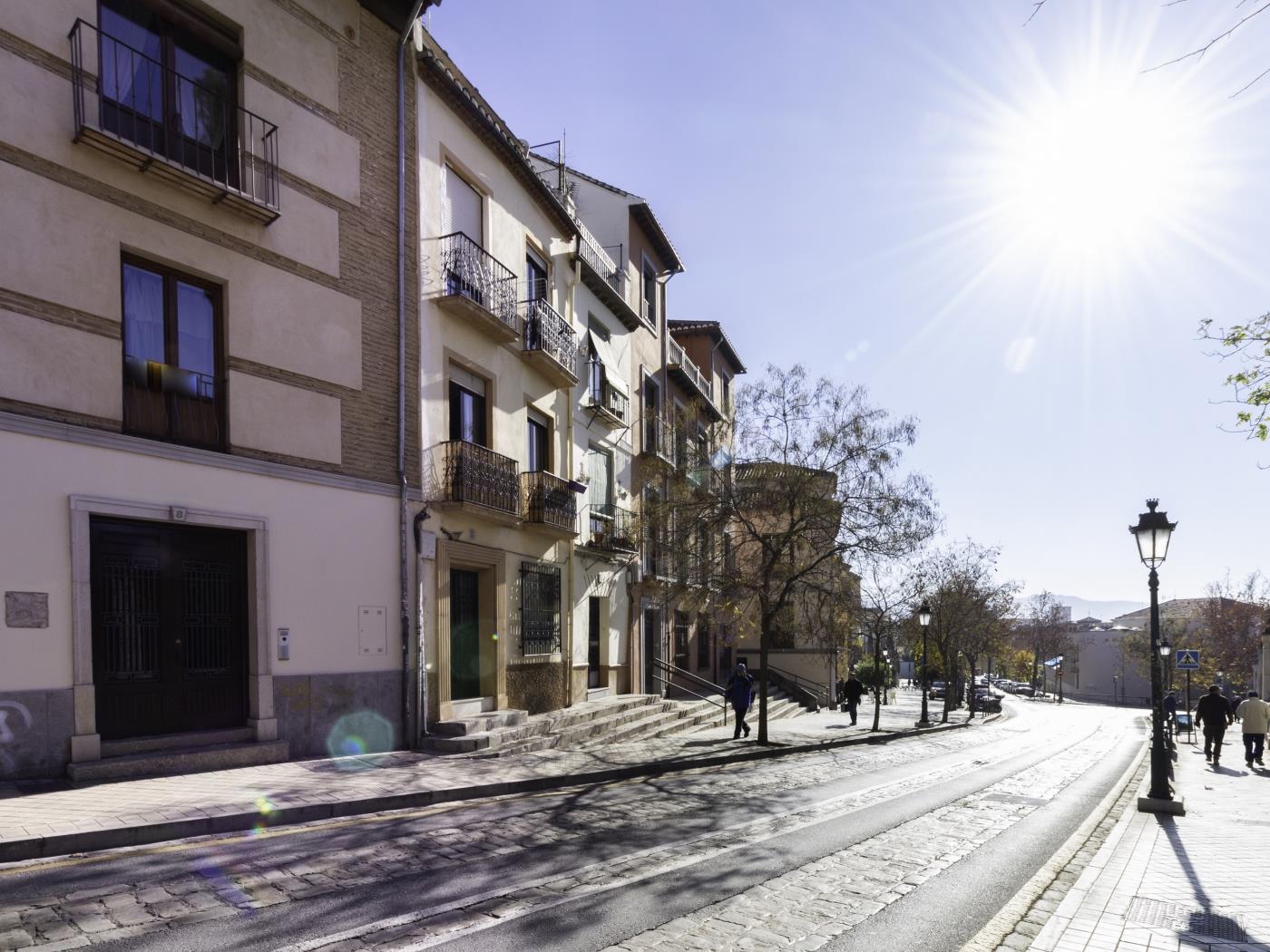 Apto Real Bajo Cartuja. Apartment mit privatem Patio und WLAN in Granada