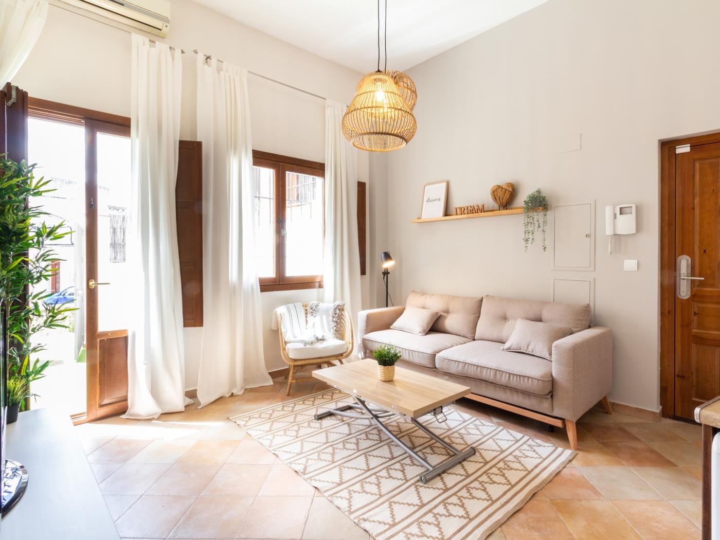 Apto Real Bajo Cartuja. Apartment mit privatem Patio und WLAN in Granada