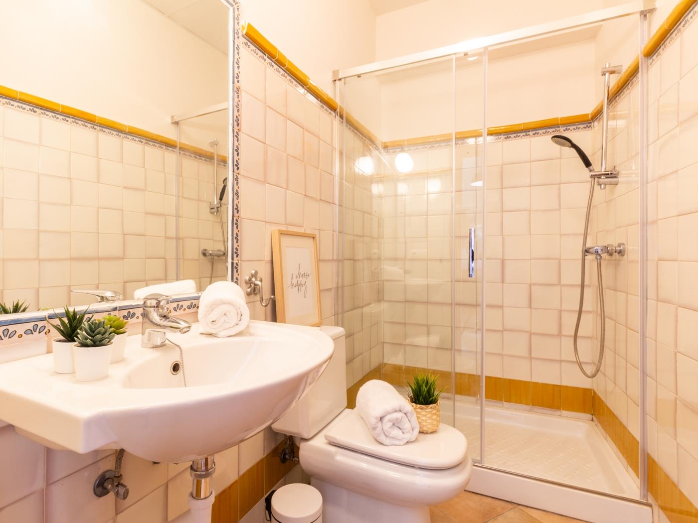 Apto Real Bajo Cartuja. Apartment mit privatem Patio und WLAN in Granada