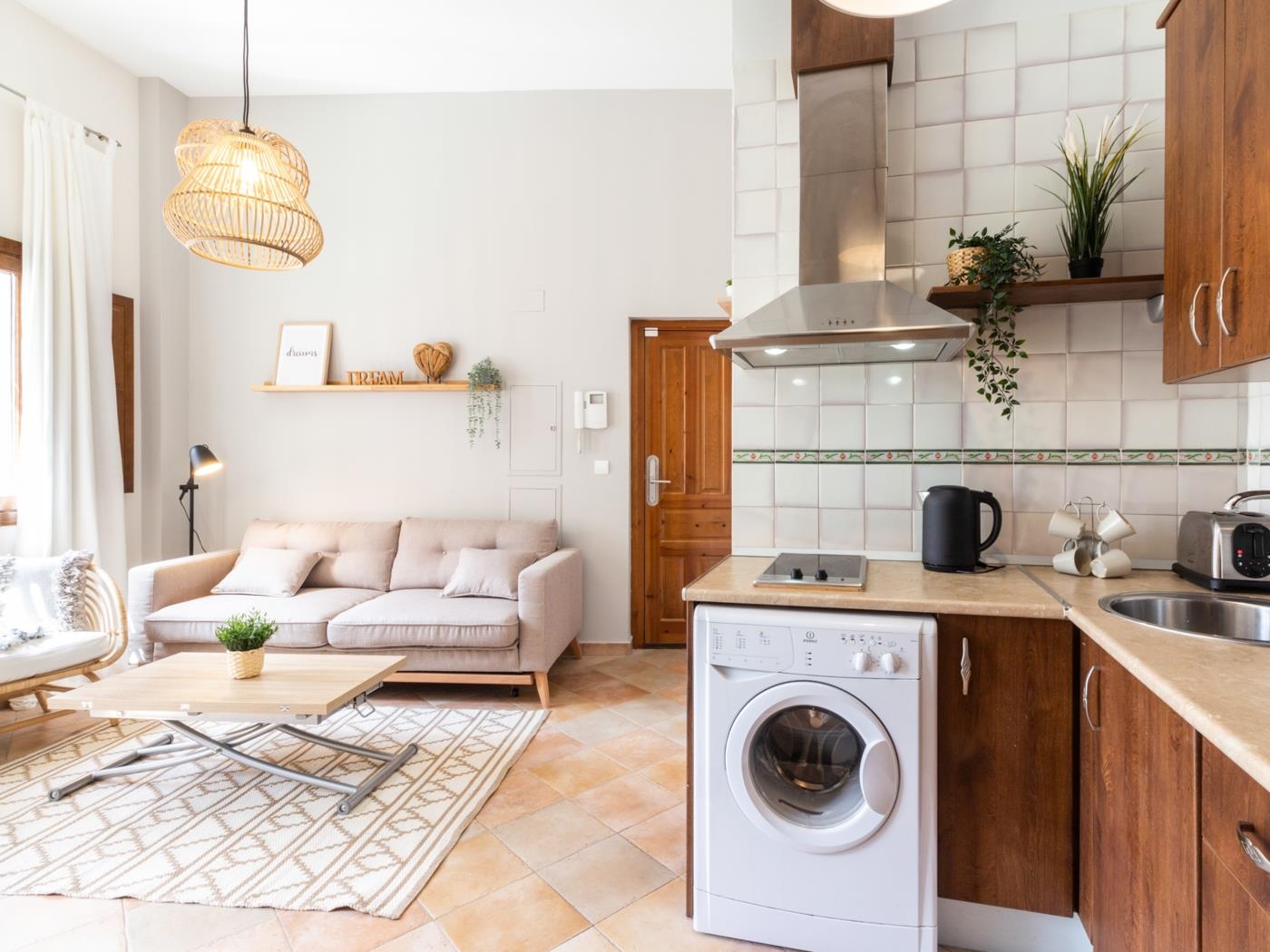 Apto Real Bajo Cartuja. Apartment mit privatem Patio und WLAN in Granada