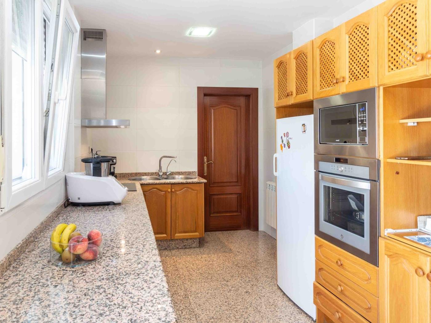 Belle maison avec 5 chambres, piscine, jardins et wifi à Dúrcal