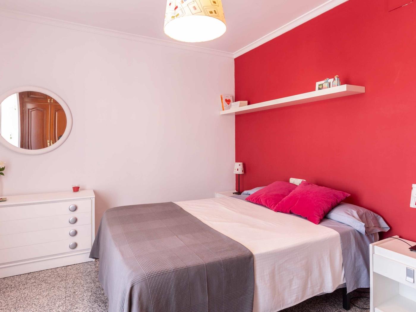 Belle maison avec 5 chambres, piscine, jardins et wifi à Dúrcal