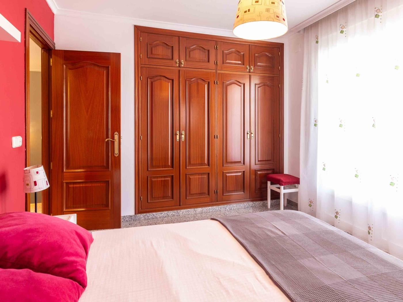 Belle maison avec 5 chambres, piscine, jardins et wifi à Dúrcal