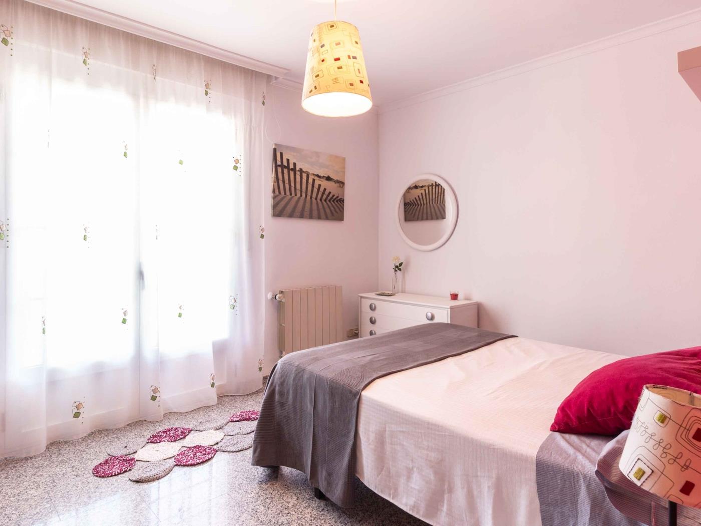 Belle maison avec 5 chambres, piscine, jardins et wifi à Dúrcal