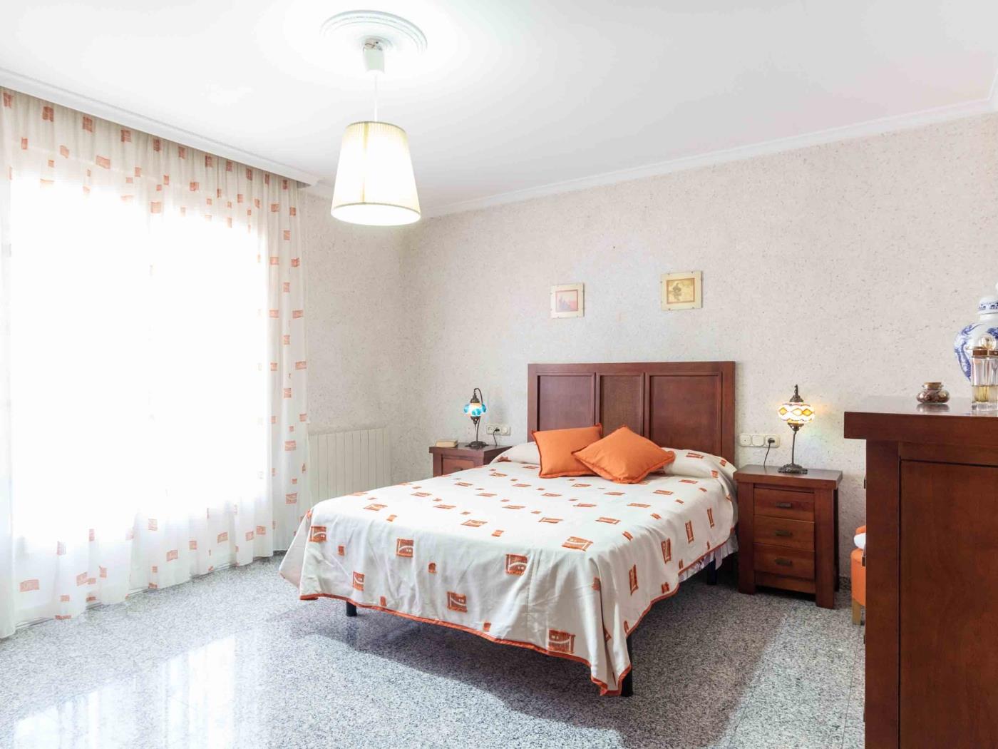 Belle maison avec 5 chambres, piscine, jardins et wifi à Dúrcal