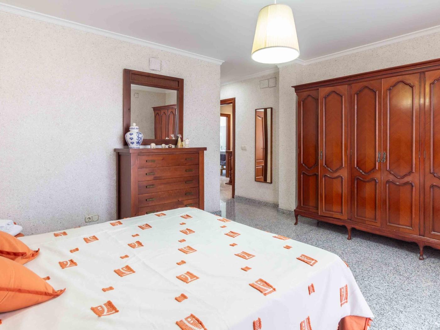 Belle maison avec 5 chambres, piscine, jardins et wifi à Dúrcal