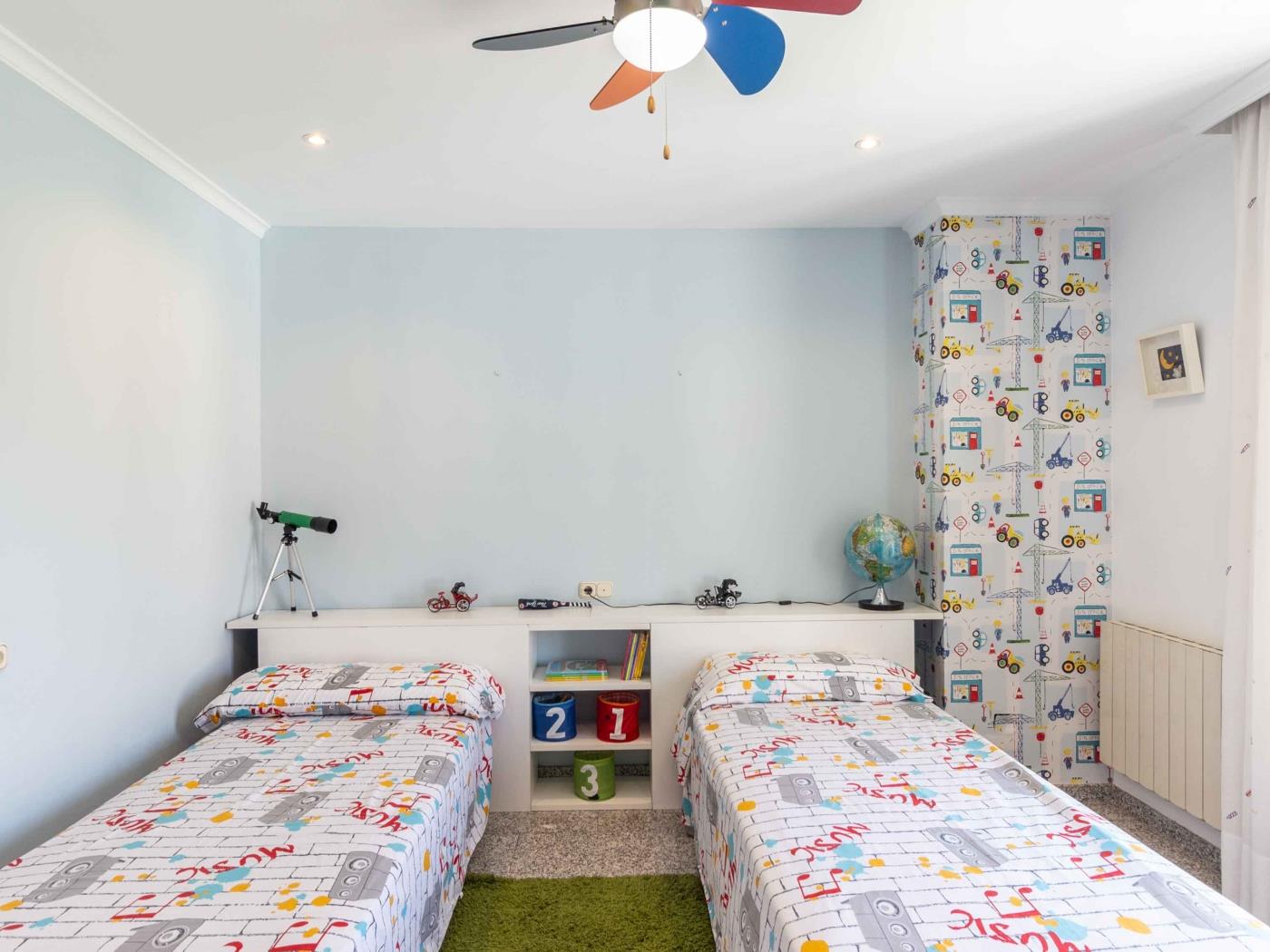Belle maison avec 5 chambres, piscine, jardins et wifi à Dúrcal