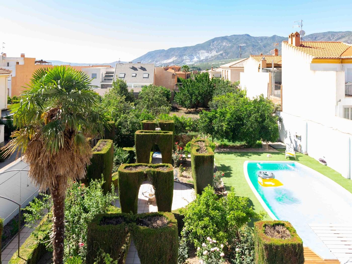 Belle maison avec 5 chambres, piscine, jardins et wifi à Dúrcal