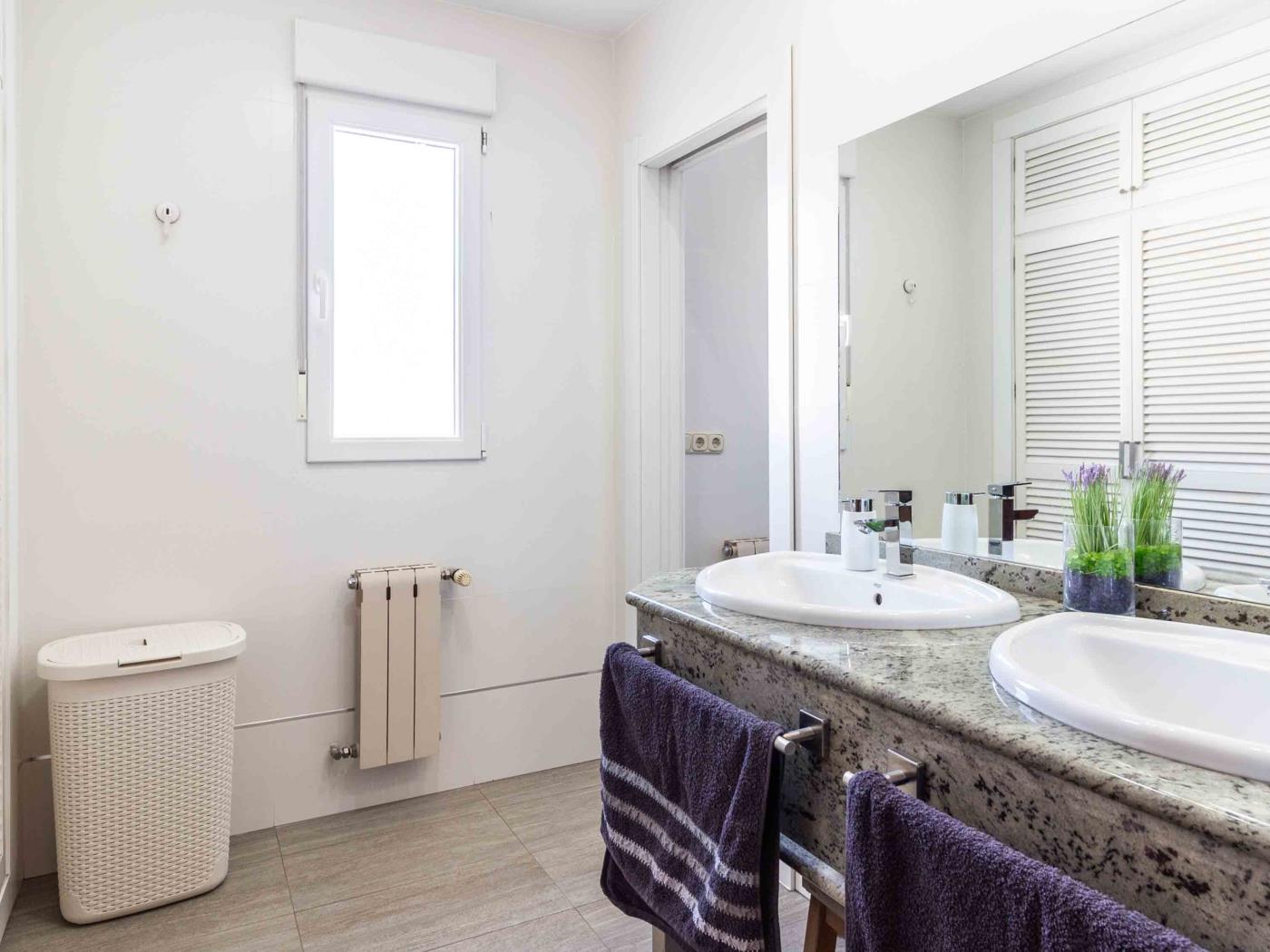 Belle maison avec 5 chambres, piscine, jardins et wifi à Dúrcal