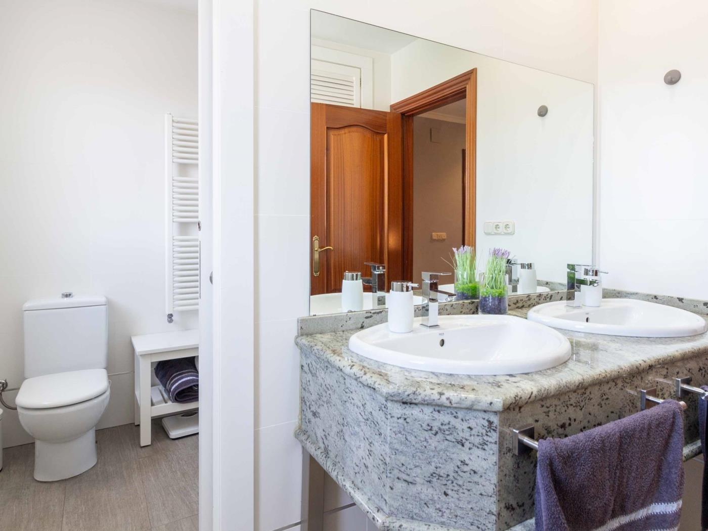 Belle maison avec 5 chambres, piscine, jardins et wifi à Dúrcal