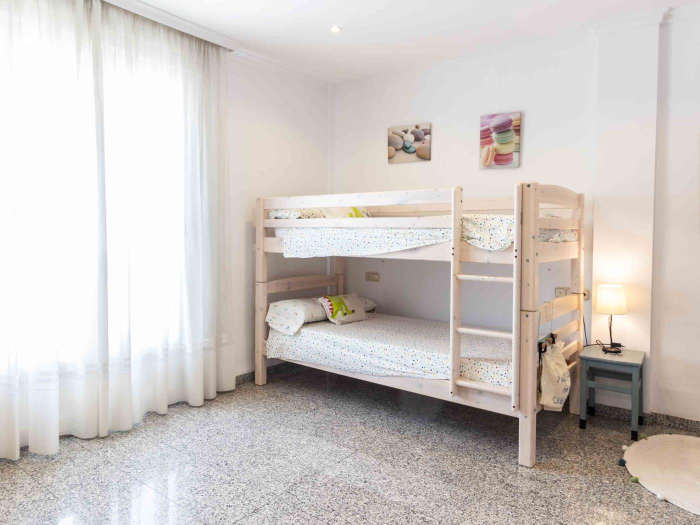 Belle maison avec 5 chambres, piscine, jardins et wifi à Dúrcal