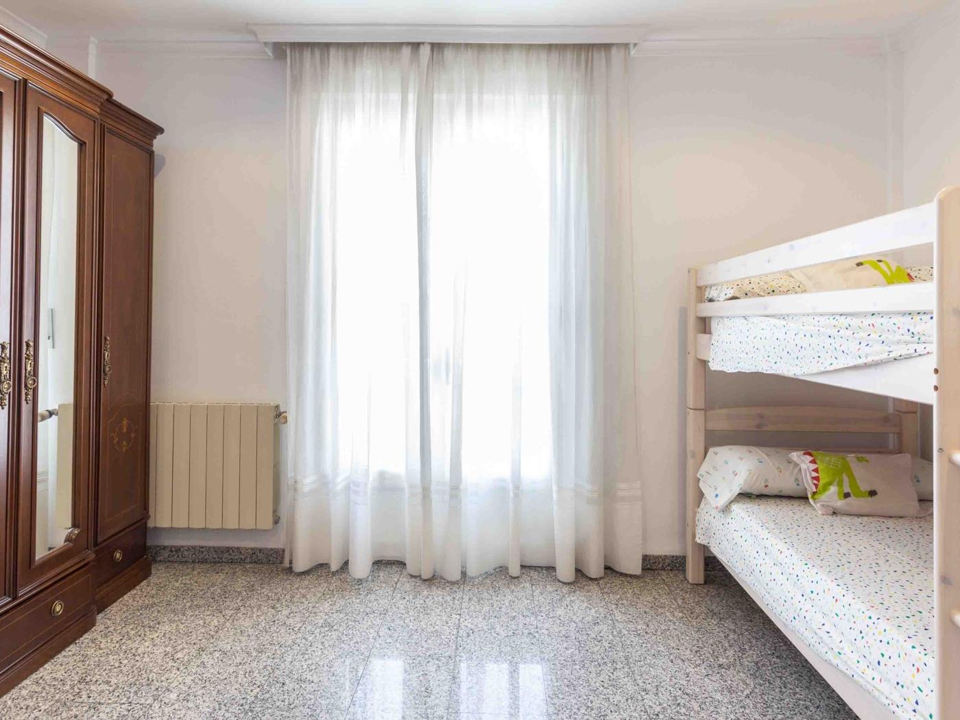 Belle maison avec 5 chambres, piscine, jardins et wifi à Dúrcal