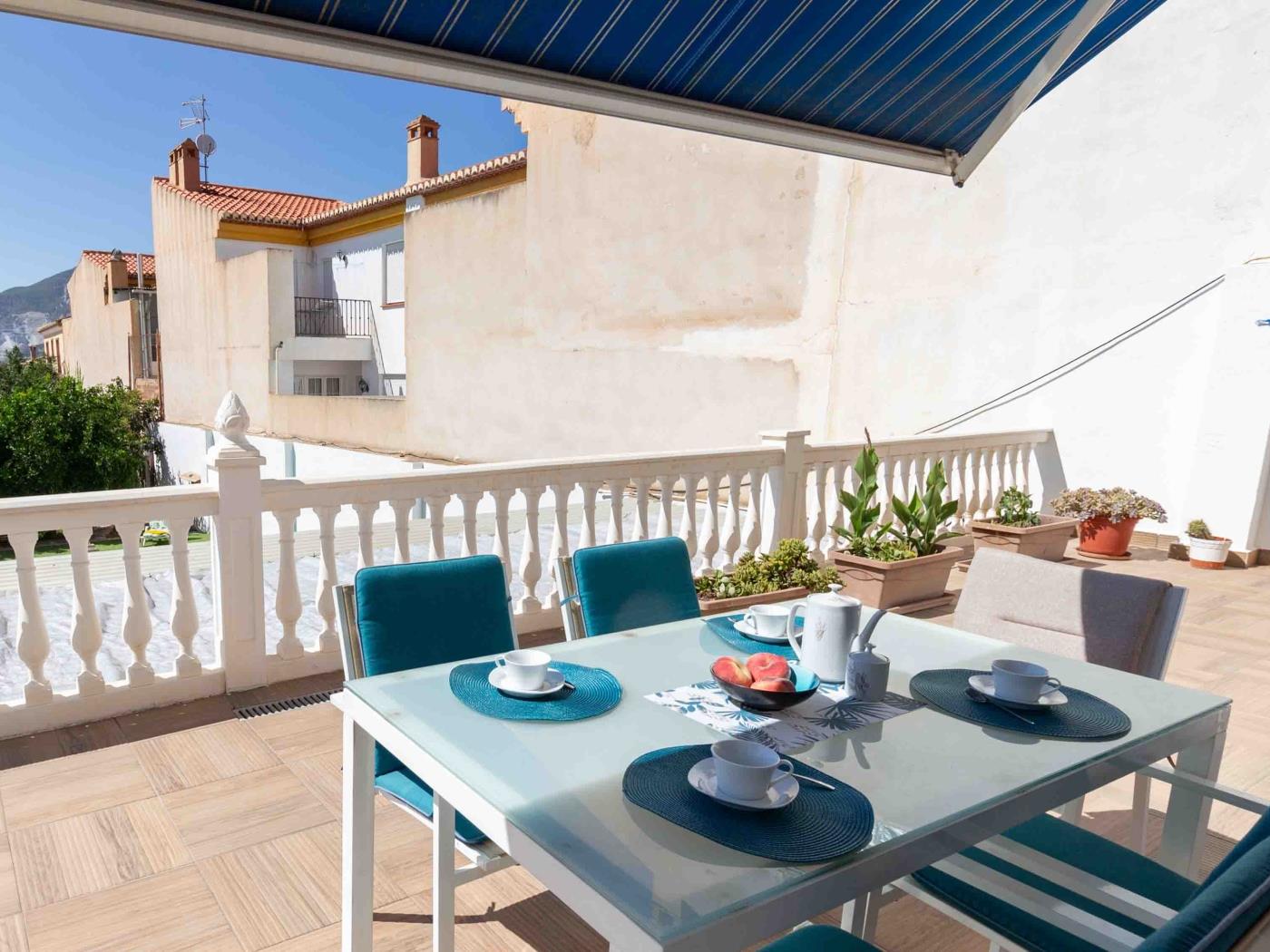 Belle maison avec 5 chambres, piscine, jardins et wifi à Dúrcal