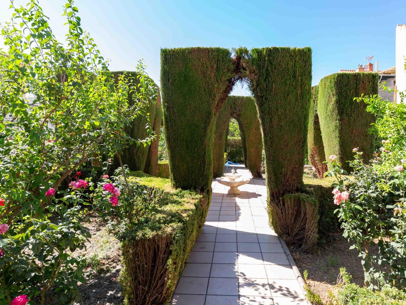 Belle maison avec 5 chambres, piscine, jardins et wifi à Dúrcal