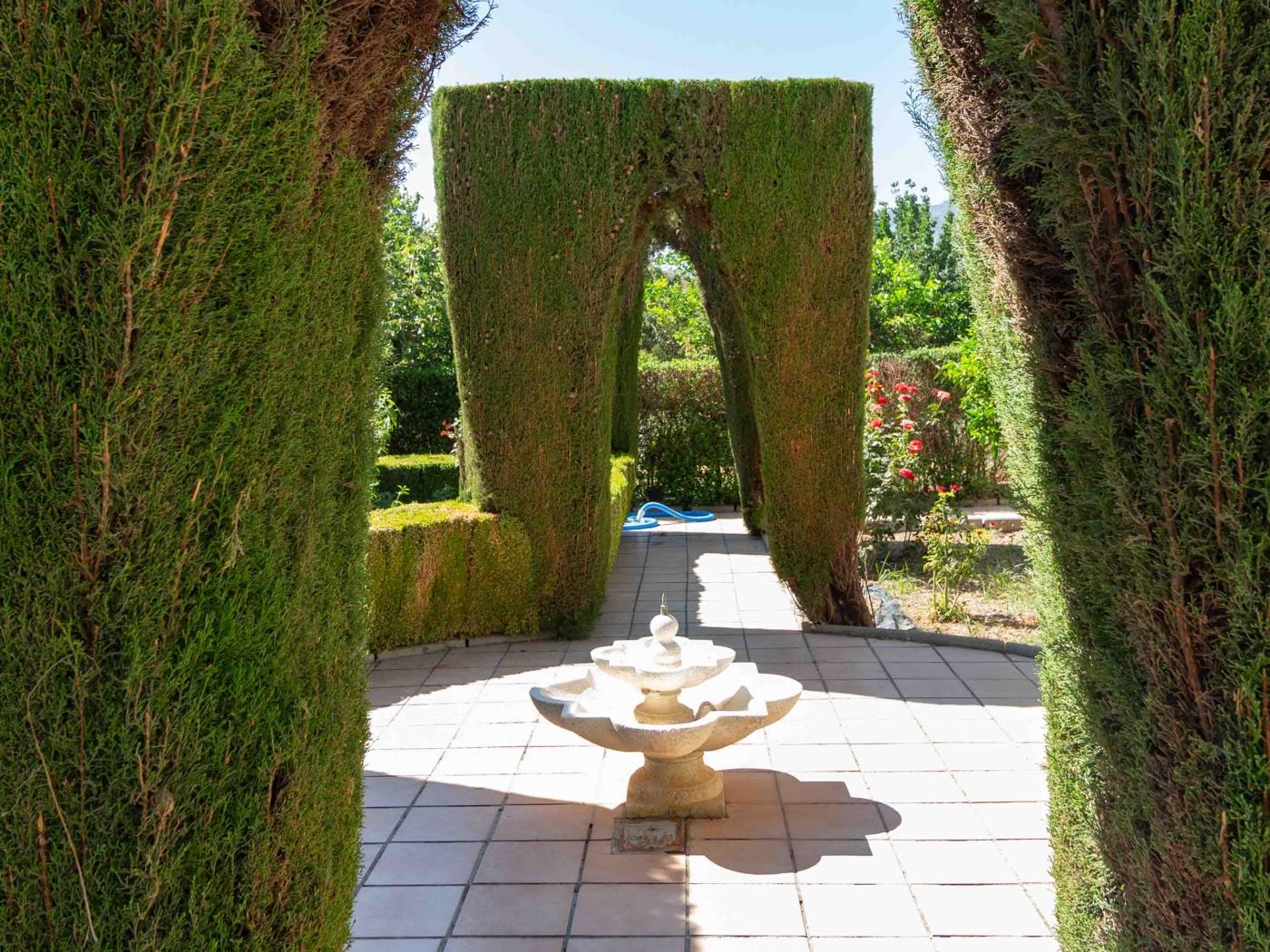 Belle maison avec 5 chambres, piscine, jardins et wifi à Dúrcal