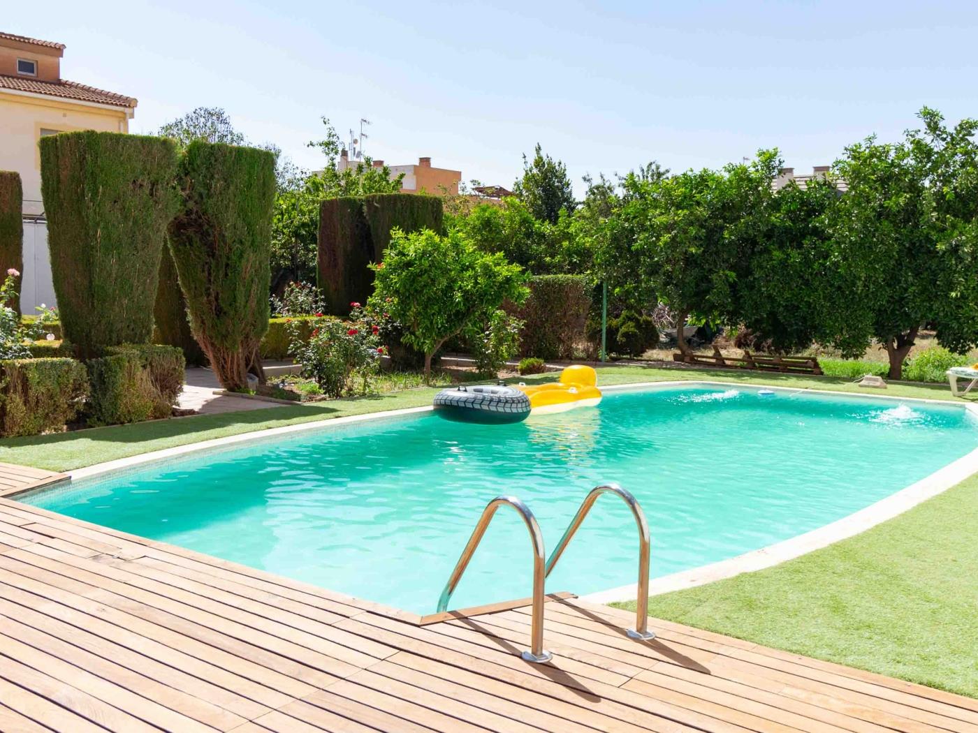 Belle maison avec 5 chambres, piscine, jardins et wifi à Dúrcal