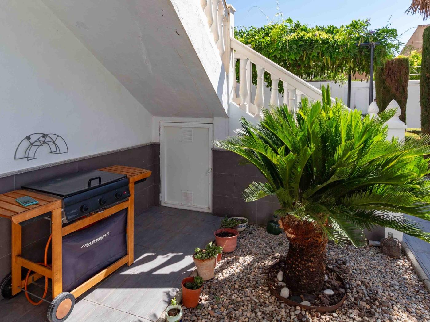 Belle maison avec 5 chambres, piscine, jardins et wifi à Dúrcal