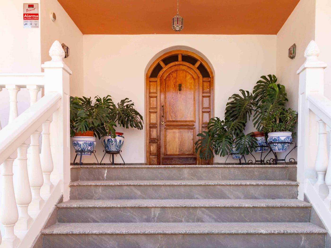 Belle maison avec 5 chambres, piscine, jardins et wifi à Dúrcal