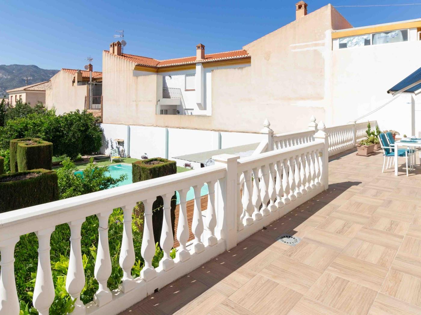 Belle maison avec 5 chambres, piscine, jardins et wifi à Dúrcal